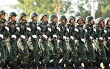 [ẢNH] Galil ACE 32 Việt Nam và QBZ-97B Trung Quốc song hành trong lễ duyệt binh của Lào