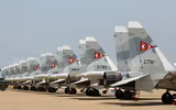 [ẢNH] Tàu chiến ven bờ Mỹ vội vã rút lui khi bị Su-30MK2 Venezuela 