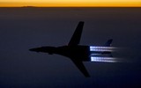 [ẢNH] Mỹ bất ngờ tấn công thẳng vào Quân đội Syria, bước leo thang đầy nguy hiểm