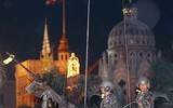 [ẢNH] Rộ tin đồn đảo chính ở Thái Lan khi xe thiết giáp bất ngờ xuất hiện