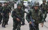 [ẢNH] Rộ tin đồn đảo chính ở Thái Lan khi xe thiết giáp bất ngờ xuất hiện
