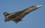 [ẢNH] Ấn Độ đưa tiêm kích nội địa Tejas lên biên giới quyết đấu JF-17 Pakistan?