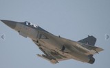 [ẢNH] Ấn Độ đưa tiêm kích nội địa Tejas lên biên giới quyết đấu JF-17 Pakistan?