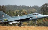 [ẢNH] Ấn Độ đưa tiêm kích nội địa Tejas lên biên giới quyết đấu JF-17 Pakistan?