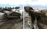 [ẢNH] Sau T-72B và Pantsir-S1, đến lượt pháo tự hành 2S7 Pion Nga đổ lật nhào khi hành quân