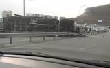 [ẢNH] Sau T-72B và Pantsir-S1, đến lượt pháo tự hành 2S7 Pion Nga đổ lật nhào khi hành quân