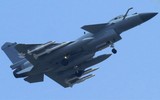[ẢNH] Su-30MKI Ấn Độ gặp nguy khi JF-17 Pakistan đã có tên lửa tầm siêu xa PL-15