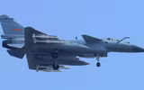 [ẢNH] Su-30MKI Ấn Độ gặp nguy khi JF-17 Pakistan đã có tên lửa tầm siêu xa PL-15