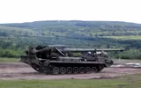 [ẢNH] Sau T-72B và Pantsir-S1, đến lượt pháo tự hành 2S7 Pion Nga đổ lật nhào khi hành quân