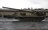 [ẢNH] Sau T-72B và Pantsir-S1, đến lượt pháo tự hành 2S7 Pion Nga đổ lật nhào khi hành quân