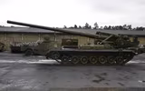 [ẢNH] Sau T-72B và Pantsir-S1, đến lượt pháo tự hành 2S7 Pion Nga đổ lật nhào khi hành quân