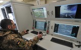 [ẢNH] Ukraine nhận vũ khí tối tân từ NATO, ly khai miền Đông 