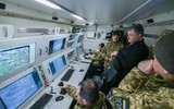 [ẢNH] Ukraine nhận vũ khí tối tân từ NATO, ly khai miền Đông 
