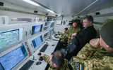 [ẢNH] Ukraine nhận vũ khí tối tân từ NATO, ly khai miền Đông 