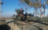 [ẢNH] Quân đội chính phủ Syria khoe dàn xe tăng T-90 cực mạnh