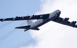 [ẢNH] Oanh tạc cơ B-52H Mỹ đối đầu tên lửa phòng không S-400 Nga: Ai sẽ chiến thắng?