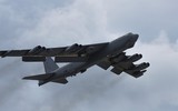 [ẢNH] Oanh tạc cơ B-52H Mỹ đối đầu tên lửa phòng không S-400 Nga: Ai sẽ chiến thắng?