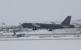[ẢNH] Oanh tạc cơ B-52H Mỹ đối đầu tên lửa phòng không S-400 Nga: Ai sẽ chiến thắng?
