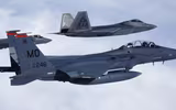 [ẢNH] F-15C rơi khi đấu đối kháng cùng F-22A, có phải bị bắn nhầm như MiG-31?