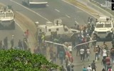 [ẢNH] Thiết giáp Venezuela đụng độ với người biểu tình do Trung Quốc sản xuất