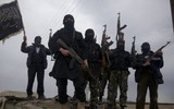 [ẢNH] Kho đạn lớn nhất của quân đội Syria nổ tung, hàng ngàn tấn đạn dược thành tro bụi