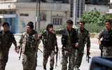 [ẢNH] Kho đạn lớn nhất của quân đội Syria nổ tung, hàng ngàn tấn đạn dược thành tro bụi