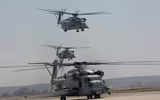 [ẢNH] 40 máy bay đắt hơn F-35 của lính thủy đánh bộ Mỹ diễu binh 
