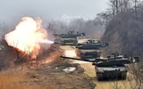 [ẢNH] K2 Black Panther Hàn Quốc biểu diễn tính năng khiến xe tăng Nga phải 