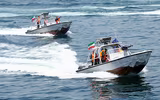 [ẢNH] Thực hư vụ xuồng cao tốc Iran bỏ chạy khi bị chiến hạm Anh uy hiếp
