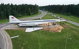 [ẢNH] Nga gây bất ngờ khi đưa máy bay siêu thanh Tu-144 ‘diễu phố’