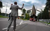 [ẢNH] Nga gây bất ngờ khi đưa máy bay siêu thanh Tu-144 ‘diễu phố’
