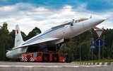 [ẢNH] Nga gây bất ngờ khi đưa máy bay siêu thanh Tu-144 ‘diễu phố’