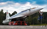 [ẢNH] Nga gây bất ngờ khi đưa máy bay siêu thanh Tu-144 ‘diễu phố’