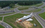 [ẢNH] Nga gây bất ngờ khi đưa máy bay siêu thanh Tu-144 ‘diễu phố’
