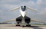 [ẢNH] Nga gây bất ngờ khi đưa máy bay siêu thanh Tu-144 ‘diễu phố’