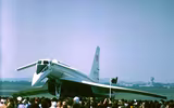 [ẢNH] Nga gây bất ngờ khi đưa máy bay siêu thanh Tu-144 ‘diễu phố’