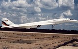 [ẢNH] Nga gây bất ngờ khi đưa máy bay siêu thanh Tu-144 ‘diễu phố’