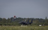 [ẢNH] Mỹ gây áp lực cực lớn lên Nga khi triển khai F-15E cách biên giới chỉ 230 km