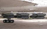[ẢNH] Tàu vận tải Nga chở đầy bom có sức công phá lớn cập cảng Syria