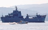 [ẢNH] Tàu vận tải Nga chở đầy bom có sức công phá lớn cập cảng Syria