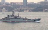 [ẢNH] Chiến sự khốc liệt, Nga cấp tốc điều tàu vận tải chở đầy xe tăng sang Syria