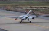 [ẢNH] UCAV Thổ Nhĩ Kỳ bay trên hành lang Đông Bắc Syria, sẵn sàng tấn công quân sự?
