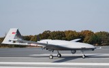 [ẢNH] UCAV Thổ Nhĩ Kỳ bay trên hành lang Đông Bắc Syria, sẵn sàng tấn công quân sự?