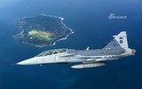 [ẢNH] Su-30SM Nga vội vã rút lui khi bị JAS 39 Gripen mang đầy vũ khí áp sát