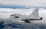 [ẢNH] Su-30SM Nga vội vã rút lui khi bị JAS 39 Gripen mang đầy vũ khí áp sát