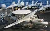 [ẢNH] Mỹ mất 4 chiếc F/A-18 vì cú hạ cánh lỗi của E-2D trên tàu sân bay đang răn đe Iran