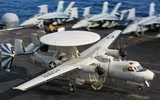 [ẢNH] Mỹ mất 4 chiếc F/A-18 vì cú hạ cánh lỗi của E-2D trên tàu sân bay đang răn đe Iran