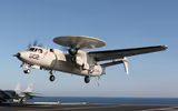 [ẢNH] Mỹ mất 4 chiếc F/A-18 vì cú hạ cánh lỗi của E-2D trên tàu sân bay đang răn đe Iran