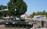 [ẢNH] Ukraine biểu dương lực lượng tăng thiết giáp hùng hậu răn đe ly khai miền Đông