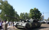 [ẢNH] Ukraine biểu dương lực lượng tăng thiết giáp hùng hậu răn đe ly khai miền Đông